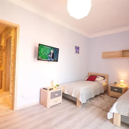 아파트 Lena Iii Deluxe