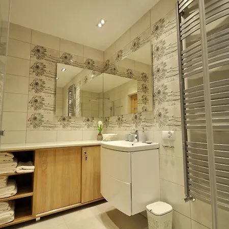 아파트 Lena Iii Deluxe *